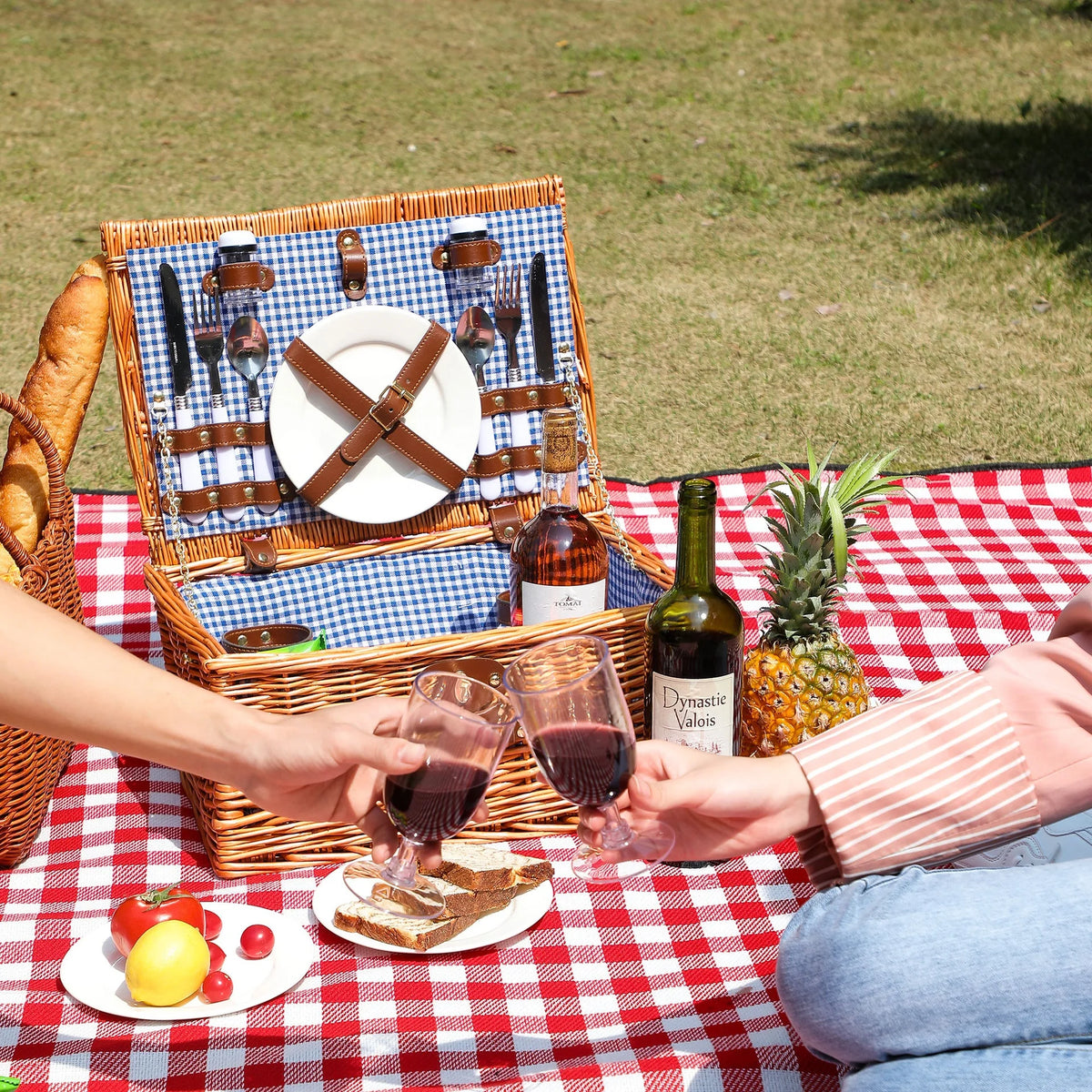 Willow Picnic Basket
