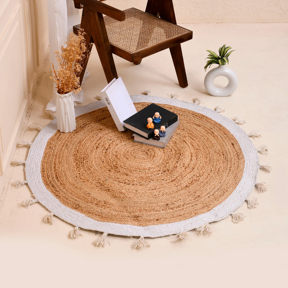 Handwoven Round Jute Area Rug
