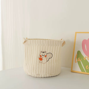 Hanging Crib and Diaper Organizer – Light-colored squirrel