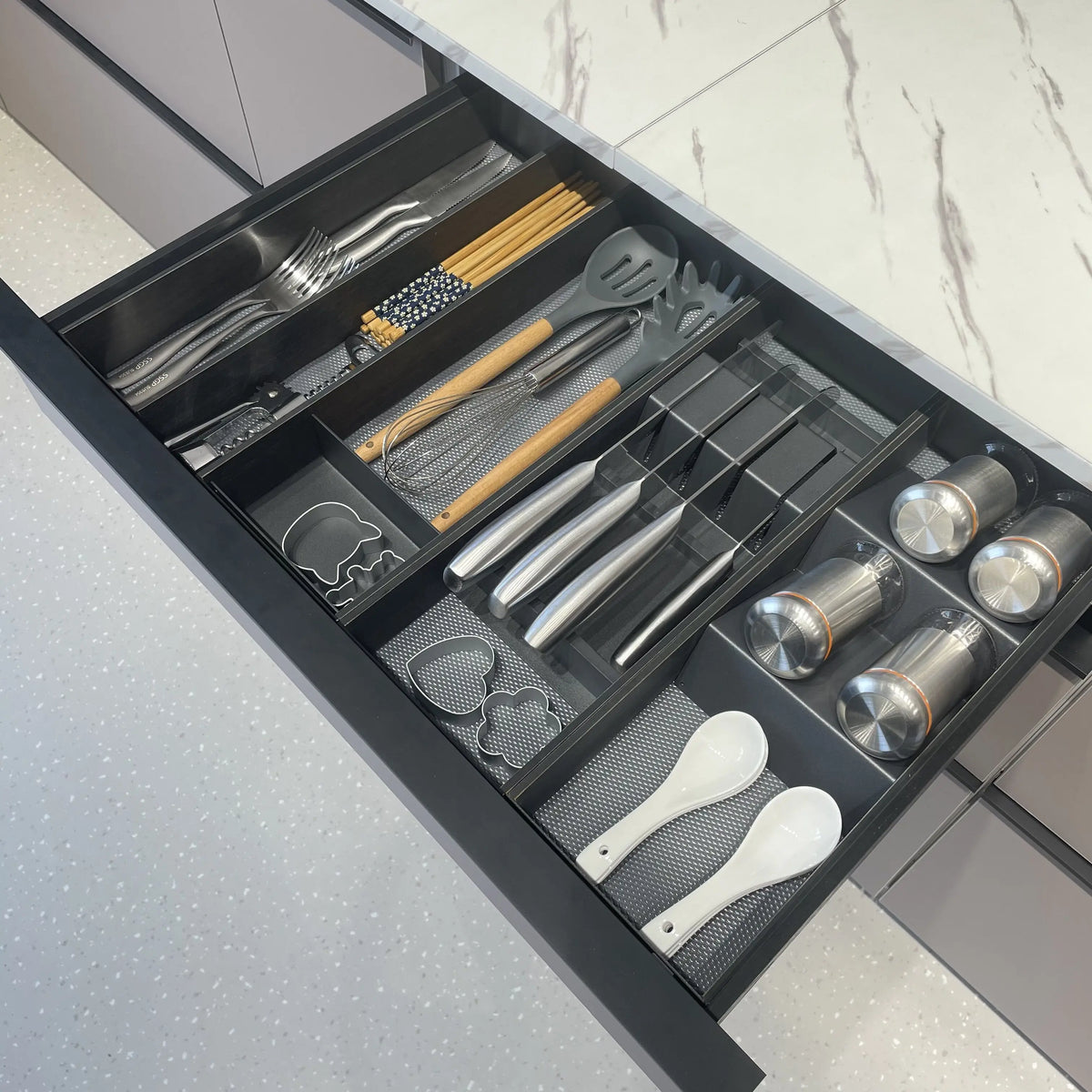 Metal Drawer Organizer with Adjustable Dividers